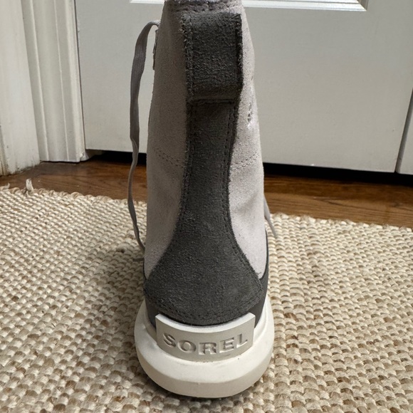 Sorel Light Gray Explorer Boots! Never Worn! - Picture 3 of 9